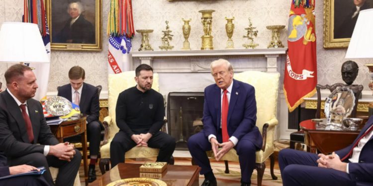 La mënjanë rripin e kampionit të boksit për t’i treguar “dhuratën” e pakëndshme, zbulohet shkaku që tensionoi bisedimet mes Trump dhe Zelenskyy-t në Zyrën Ovale