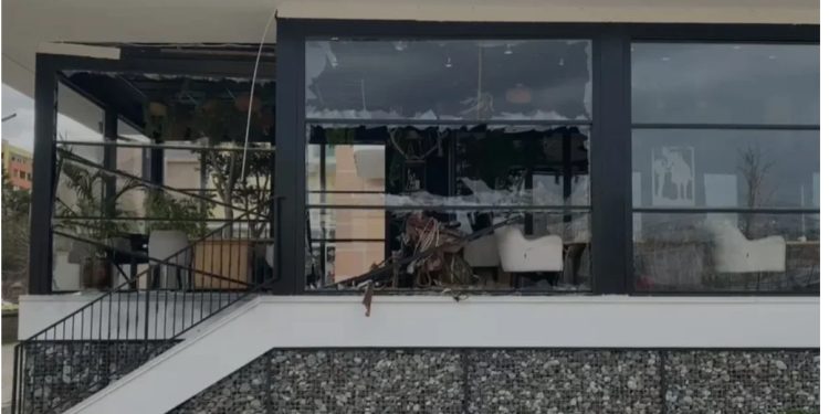 Shpërthim i fortë në Tiranë, i vihet tritol lokalit në pronësi të 44-vjeçarit