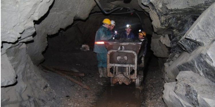 Minatorët e Bulqizës të vendosur për t’ju plotësuar kushtet, akuzojnë sindikatat për heshtjen