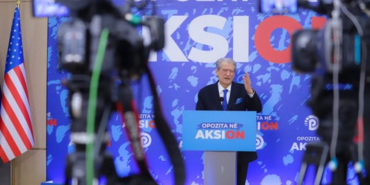 “Unë nuk jam Edi Rama që flet me vete”/ Berisha: Kontrata me Chris LaCivita do bëhet publike, siç e kërkon ligji!