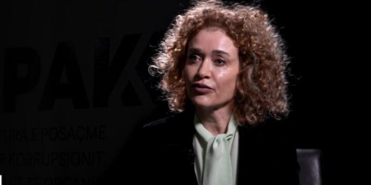 “Informacionin na e dha Gjermania! Viktimat bënin transfertë në llogaritë e kompanive guackë!” Prokurorja e SPAK: Ja si bashkëpunuan grupe kriminale nga Kosova dhe Shqipëria