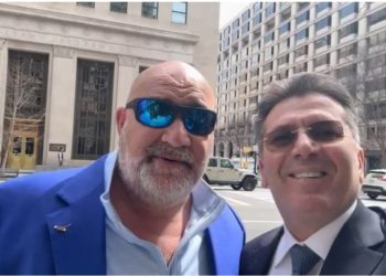 VIDEO/ Chris LaCivita mesazh nga SHBA: Mezi pres të vij, ta bëjmë Shqiperinë Madhështore!