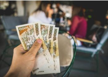 Turistët e huaj sollën gati 5 mld euro në 2024, rekord dhe shpenzimet e shqiptarëve jashtë