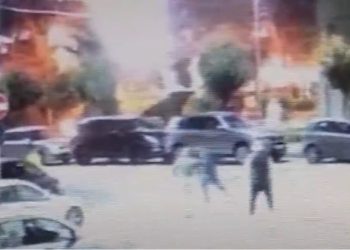 Dhunuan brutalisht qytetarin shurdh-memec! PAMJET nga momenti kur të rinjtë godasin 43-vjeçarin