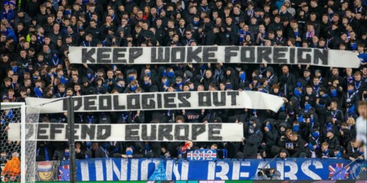 Tifozët e Rangersit dënohen përjetësisht për pankartën e shfaqur në ndeshjen ndaj Fenerbahçes