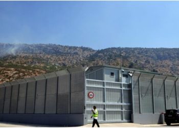 Matteo Renzi viziton kampin e Gjadrit pas marrëveshjes me Shqipërinë për emigrantët