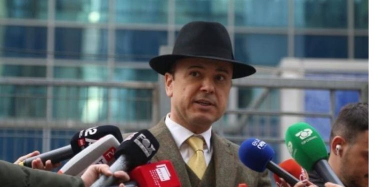 “Po turp e cipë nuk ke o Agron?” Malltezi drejtuar Shehajt: Pasi vodhe listat e anëtarëve të PD-së, vendose operatore call-center të telefonojë për të parë…