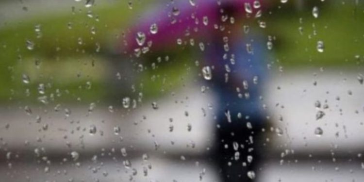 Çadrën me vete! Reshje shiu dhe vranësira në vend, parashikimi i motit për sot