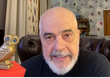 “Me Lulin kur e keni lënë për foto?”, Rama i përgjigjet komentuesit: Fizikisht nuk puqemi por zemrën e kemi të lidhur