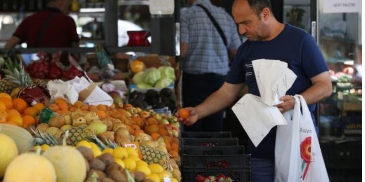 “Genocid ndaj popullsisë”, BIRN: Pesticidet kancerogjene të ndalura në Europë tregtohen në Shqipëri