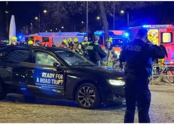 Makina përplaset me turmën, raportohet për të plagosur në Berlin