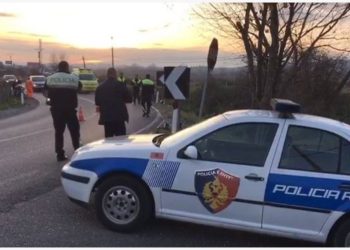 EMRAT/ Lëviznin me silenciator dhe kokainë me vete, dy të arrestuar në Shkodër