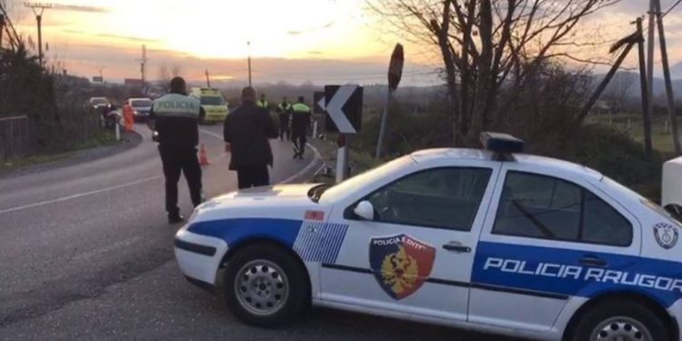 EMRAT/ Lëviznin me silenciator dhe kokainë me vete, dy të arrestuar në Shkodër