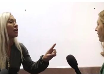 VIDEO/ Kongresmenja amerikane “poshtëron” gazetaren britanike: Kthehuni në vendin tuaj, nuk më interesojnë lajmet e tua