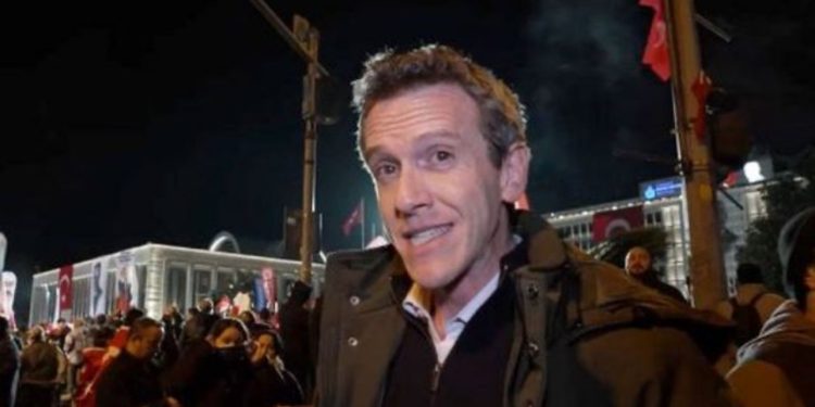 Raportoi protestat kundër Erdogan në Stamboll! Gazetari i BBC arrestohet dhe dëbohet nga Turqia