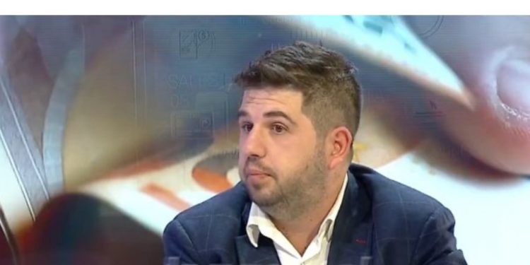 Mbyllja e TikTok/ Eksperti i IT-së: Qytetarët po përgjohen! Po tentohet të instalohet një software brenda pajisjeve…