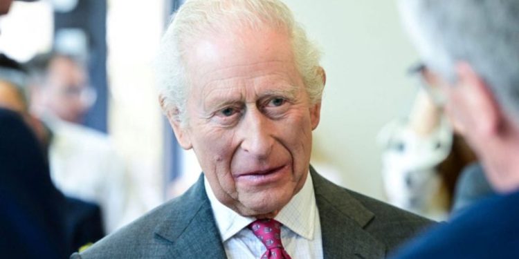 Përjetoi efekte anësore gjatë trajtimit për kancerin, Mbreti Charles III shtrohet në spital dhe anulon disa takime
