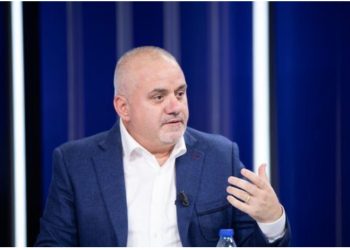 “Një vit para zgjedhjeve iu çoi formularin e OFL”/ Gazetari Artan Hoxha: Krimi i organizuar i ka dhënë disa deputetë Ramës