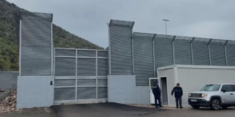 Vendimi i ri i qeverisë italiane për kampin e Gjadrit në Shqipëri