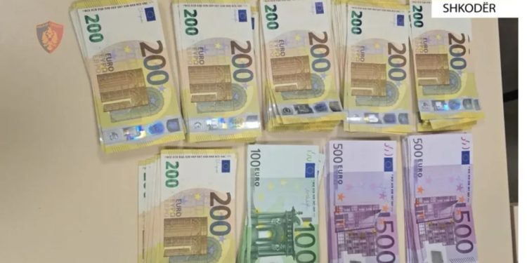 Shkodër/ Turistët irlandezë bëjnë gjestin human, gjejnë 41 mijë euro dhe i dorëzojnë në polici