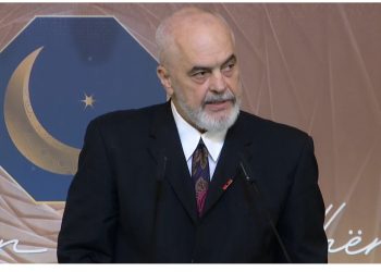 LIVE- Rama shtron iftar për besimtarët: Myslimanët e Shqipërisë nuk janë problem, por vlerë e shtuar