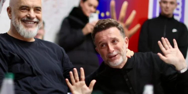 “O Braçe na trego ndonjë gjë mo vëlla!” Rama takim me njësinë 5 në Tiranë, batuta me deputetin: Shiko ndonjëherë dhe instagramin timin mo burrë, tëndin e shohim që në mëngjes