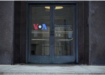 Gjykatësi amerikan bllokon përkohësisht administratën e Trump për shkarkimin e stafit të Zërit të Amerikës