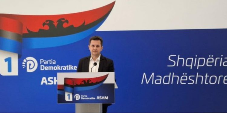 “Piranjat” ekspozuan makthin te urgjenca QSUNT/ PD: Qeveria e promovon si sukses sistemin e shëndetësisës, realiteti për pacientët krejt ndryshe