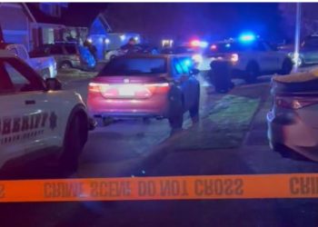 Festa në një banesë në Uashington kthehet në tragjedi, dy të rinj humbin jetën nga të shtënat me armë zjarri, 4 të tjerë plagosen