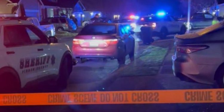 Festa në një banesë në Uashington kthehet në tragjedi, dy të rinj humbin jetën nga të shtënat me armë zjarri, 4 të tjerë plagosen