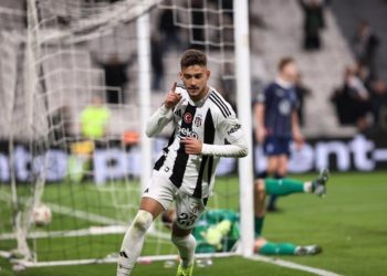 Muçi ndëshkon Galatasarayn, por i anulohet goli