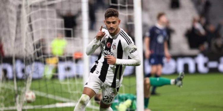 Muçi ndëshkon Galatasarayn, por i anulohet goli