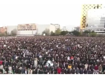 Pas një muaji agjërimi, besimtarët myslimanë festojnë sot Fitër Bajramin