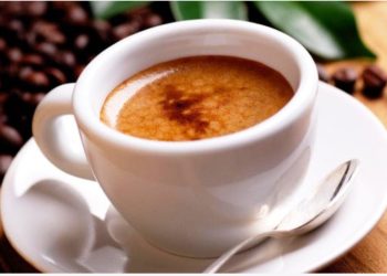 Cila është koha më e mirë për të pirë kafe? Ja çfarë thonë ekspertët