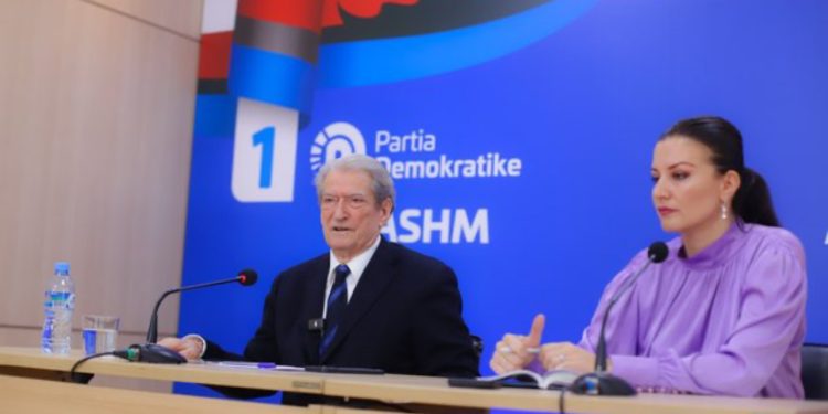 Berisha premton taksën e sheshtë 10% për të ardhurat: TVSH do të zbresë në 15%. Zero taksim për profesionet e lira dhe biznesin e vogël