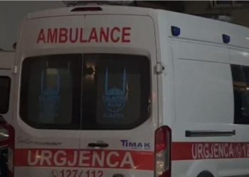 E rëndë në Sarandë/ Burri plagos me thikë bashkëshorten, gruaja dërgohet me urgjencë në spital