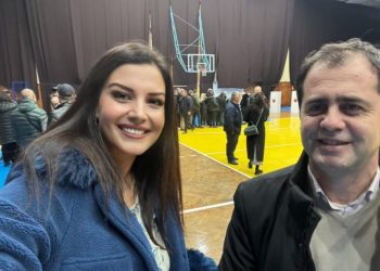 “Manifestim demokracie!” Pjesë e listës së primareve në Durrës, Floriana Garo: Radhët janë plot