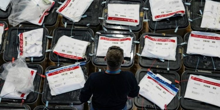 Kosovë/ Vazhdon numërimi i votave me postë