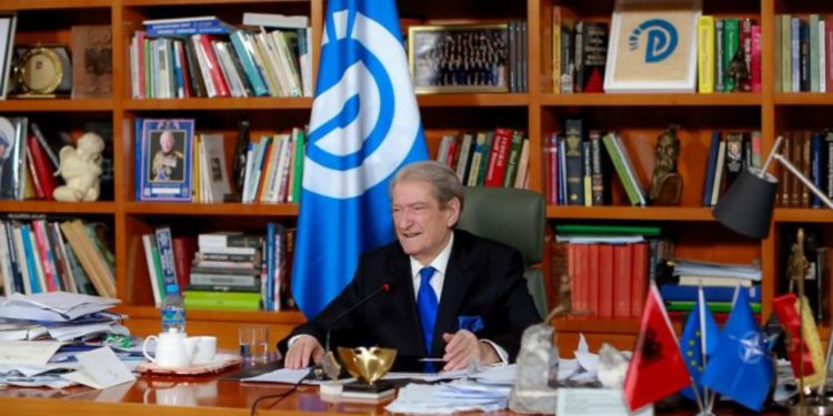 “Nuk do të ketë rrugë me taksa në Shqipëri”/ Berisha: Do ulet çmimi i naftës…