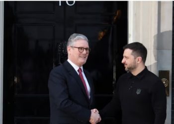 Kryeministri britanik takohet me Zelenskyn: Ne qëndrojmë me Ukrainën