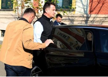 Media prestigjioze Bloomberg: Arrestimi i Veliajt rrezikon Ramën, BE mbron SPAK!