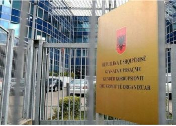 GJKKO i caktoi “arrest në shtëpi” avokatit Bardh Koçi, ushtrohen kontrolle edhe në tre banesa dhe zyra