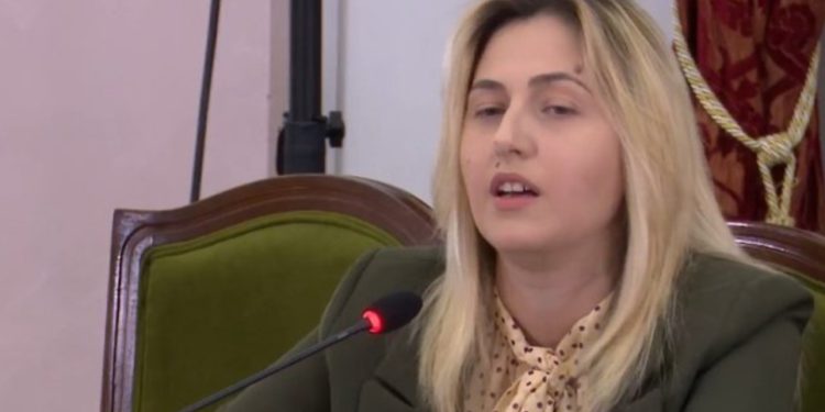 Vijon procesi i numërimit të votave të primareve/ Del rezultati i parë në Konispol, fiton Ina Zhupa