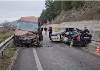 Aksidenti i rëndë në Peqin-Elbasan, humbin jetën nëna dhe djali
