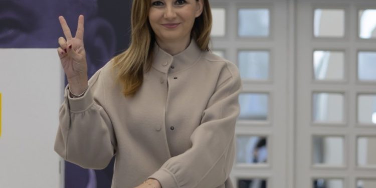 Primaret në Tiranë/ Vijon numërimi, femra më e votuar deputetja Jorida Tabaku