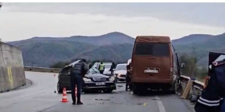 Aksidenti tragjik në aksin Peqin-Elbasan, nisen drejt Spitalit të Traumës tre nga pesë të plagosurit