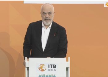 “Kemi qenë Koreja e veriut e Europës!” Rama në Berlin: Në aeroport kishte një berberhanë, Karl Marks nuk do të hynte nëse nuk do të hiqte mjekrën