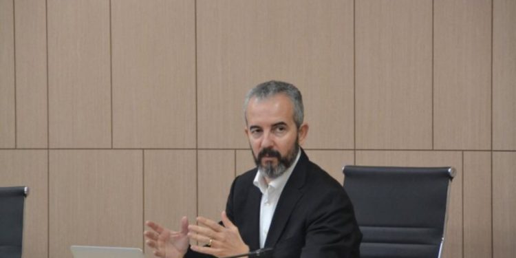 Afati i regjistrimit të diasporës, Celibashi: Deri më 9 mars, jo përtej kësaj date! Për dërgimin e zarfit, ftojmë në tender vetëm operatorë të huaj me përfaqësues në vend