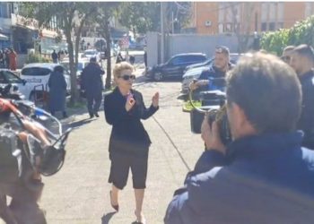 “Ato videot i qani”/ Monika Kryemadhi paraqitet në SPAK, batuta me gazetarët në hyrje të Prokurorisë