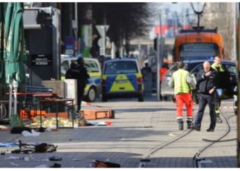 Gjermani/ Makina futet mes turmës së njerëzve dhe vret një person